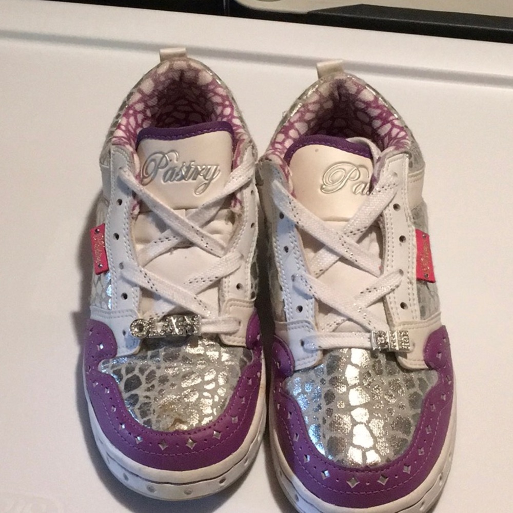 Shoes - Picture 2 of 3
